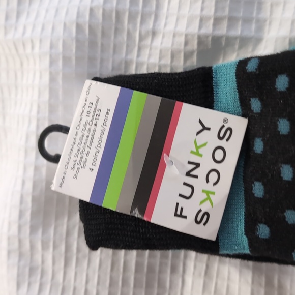 4 pack Funky Socks - Picture 2 of 3